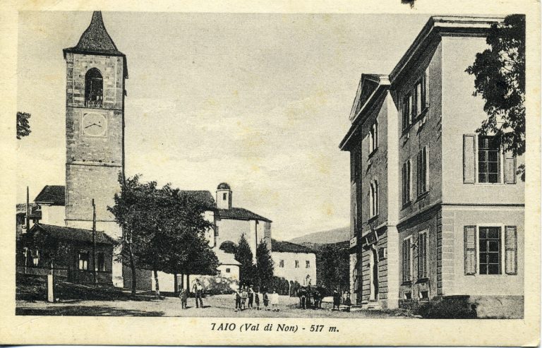 Taio: Cartolina Piazza S.Vittore (anni 20)