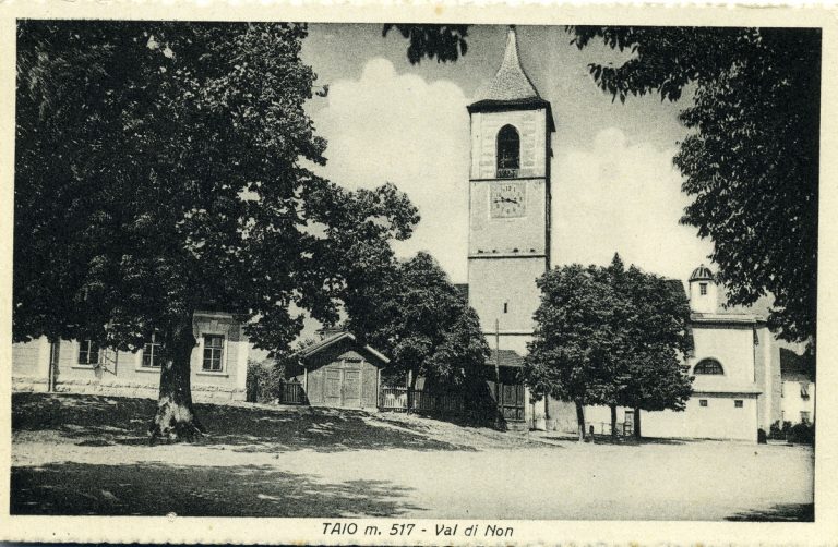 Taio: Piazza S.Vittore (anni 20)